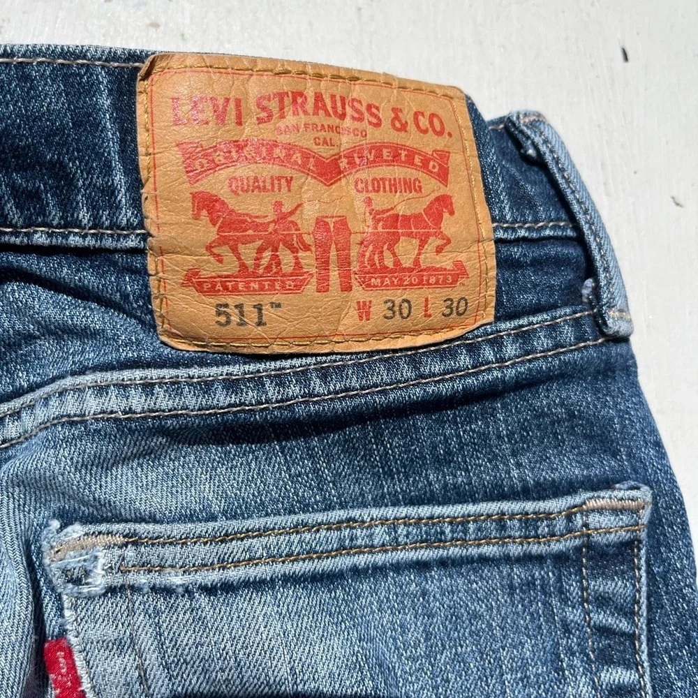 Men’s Levi's 511 Jeans Blue 30x30 Athletic Slim Whiskers Fade Distressed Knee‎
